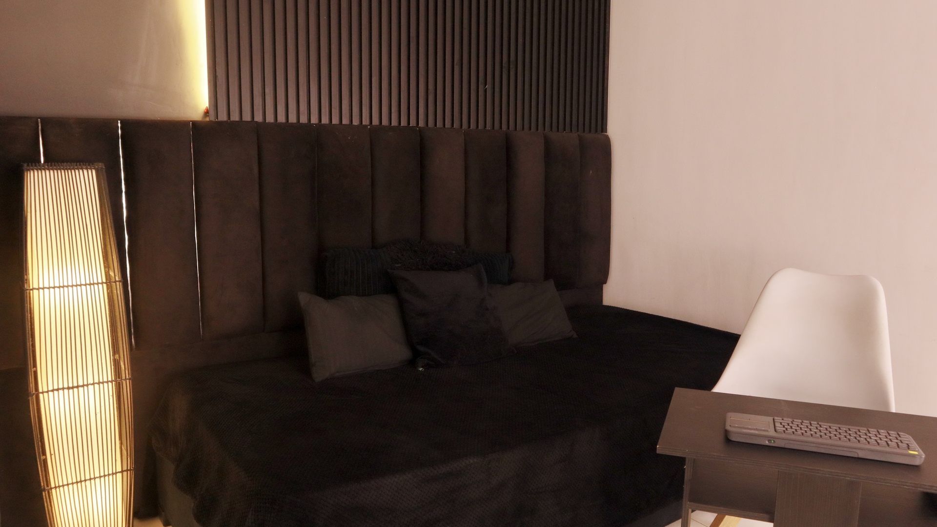 Sala de transmisión 6 - Diseño íntimo y acogedor